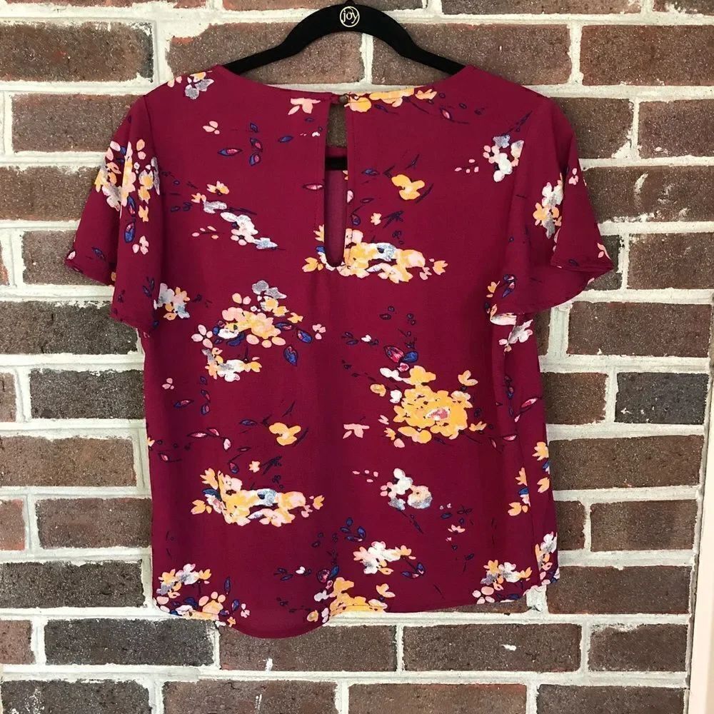 Xhilaration Floral Cropped Blouse